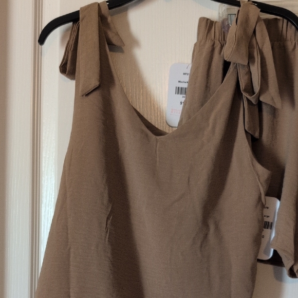 Elegant Brown Tie-Shoulder Tank Top And Short Set - Picture 2 of 8